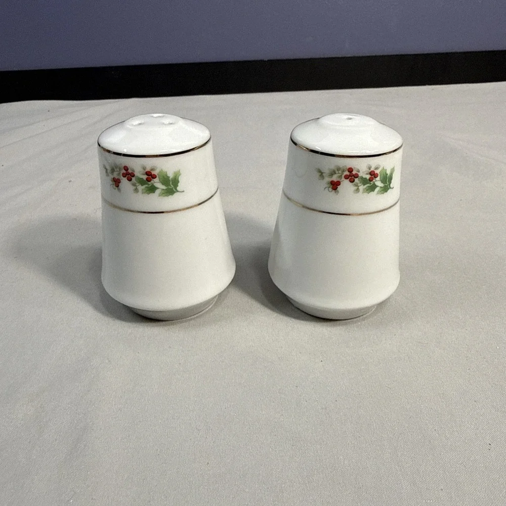 Royal Norfolk Christmas Holly Berry Porcelain Salt and Pepper Shakers Gold Trim
